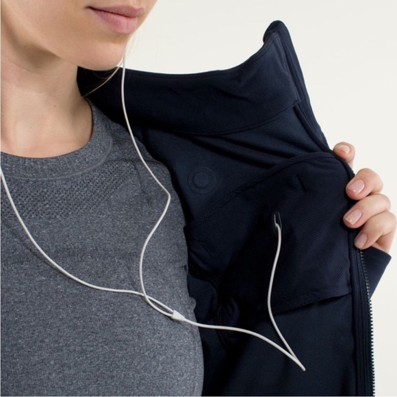 Women's LULULEMON KEEP IT UP JACKET LACEOFLAGE EMBOSSED INKWELL ACTIVE 12 HOODIE - Picture 5 of 17